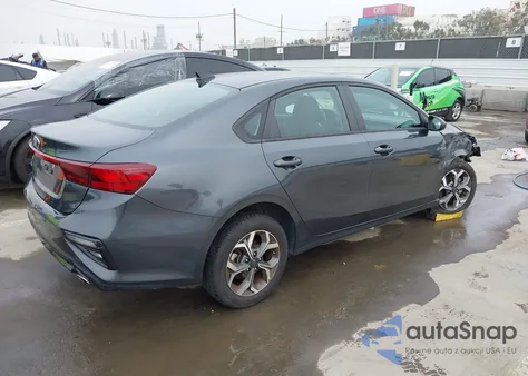 2021 Kia Forte Lxs z USA, uszkodzony, nr VIN 3KPF24AD5ME272036